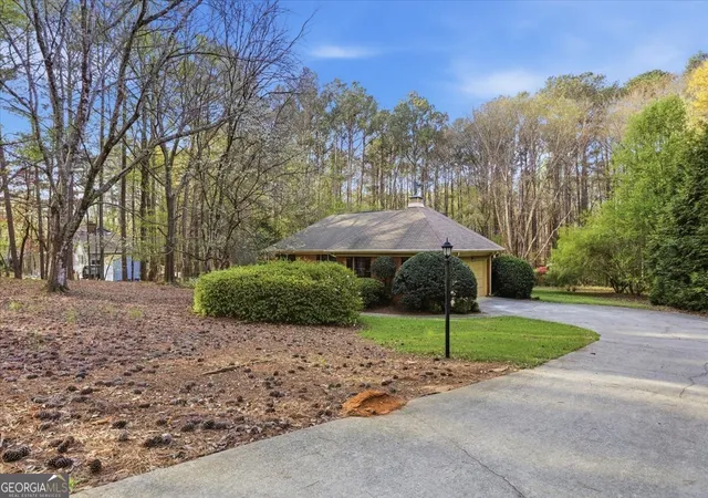 3rd image of 3197 Spring Lake Dr Ne, Conyers, GA 30013 | MLS# 10717057