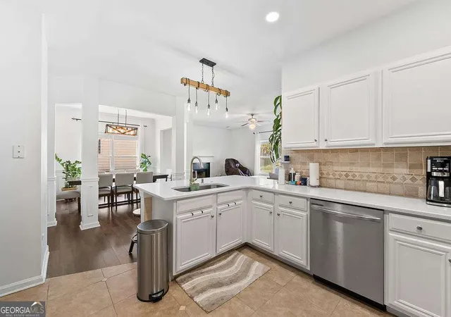 3rd image of 320 Blackwood Lane, Suwanee, GA 30024 | MLS# 10815556