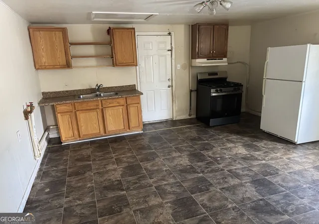 Photo 3 of Multi family home for sale at 106 E Washington St, Newnan, GA 30263 | MLS# 10806519 | Listing updated on 2026-08-28