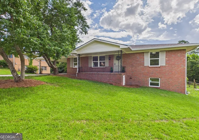2nd image of 1562 Berkshire Dr, Macon, GA 31206 | MLS# 10793593