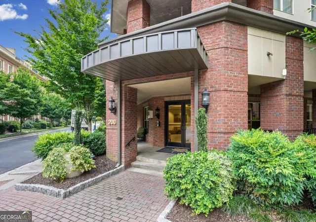 Listing Photo 2 - Condo for sale in building located at 200 River Vis Dr, Atlanta, GA 30339 - Unit #644