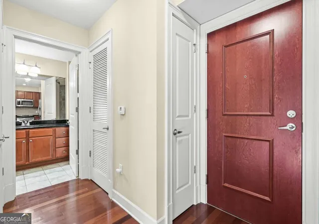Listing Photo 3 - Condo for sale in building located at 200 River Vis Dr, Atlanta, GA 30339 - Unit #644