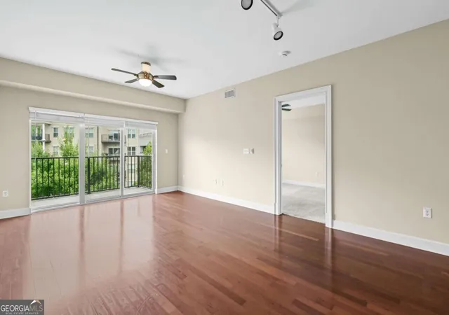 Listing Photo 5 - Condo for sale in building located at 200 River Vis Dr, Atlanta, GA 30339 - Unit #644