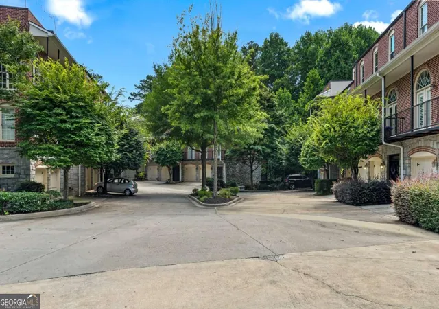 2nd image of 5512 Glenridge Dr #K, Sandy Springs, GA 30342 | MLS# 10812538