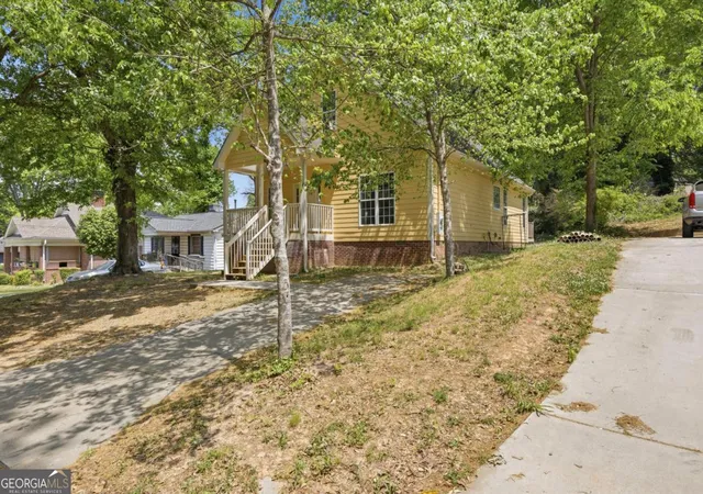 Photo 3 of Single family home for sale at 845 Mildred Pl Nw, Atlanta, GA 30318 | MLS# 10826666 | Listing updated on 2026-08-29