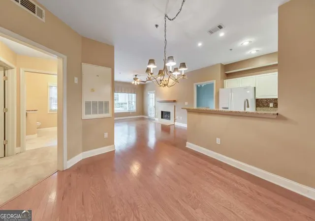 2nd image of 1002 Vinings Forest Ln Se #10, Smyrna, GA 30080 | MLS# 10721703