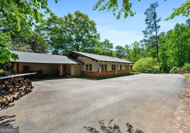 Photo 3 of Single family home for sale at 868 Powder Springs St, Marietta, GA 30064 | MLS# 10723571 | Listing updated on 2026-07-25
