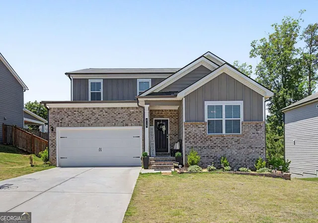 Photo 3 of Single family home for sale at 215 Summit Pointe Dr, Dallas, GA 30132 | MLS# 10767655 | Listing updated on 2026-08-28
