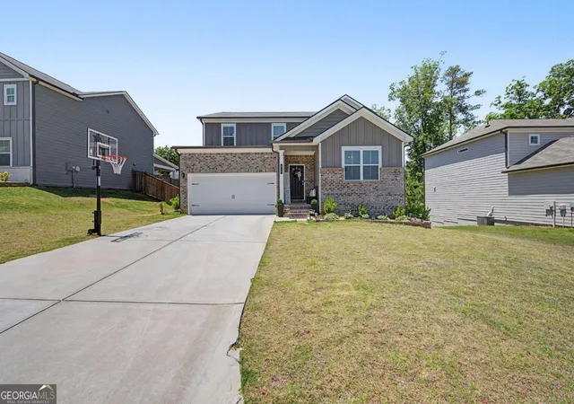 Photo 3 of Single family home for sale at 215 Summit Pointe Dr, Dallas, GA 30132 | MLS# 10767655 | Listing updated on 2026-08-28