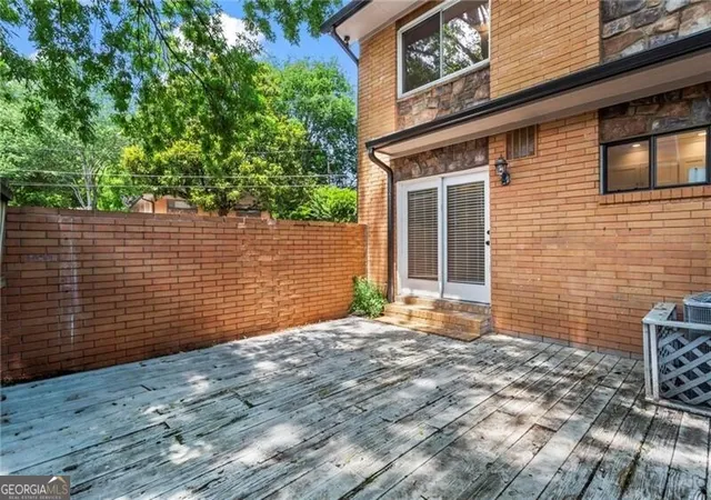 2nd image of 120 Biscayne Dr NW, Atlanta, GA 30309