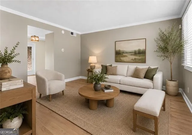 4th image of 120 Biscayne Dr NW, Atlanta, GA 30309