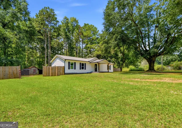 Photo 3 of Sale Pending at 900 Swint Rd, Griffin, GA 30224 | MLS# 10827000 | Listing updated on 2026-08-21