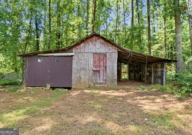 Photo 4 of Sale Pending at 900 Swint Rd, Griffin, GA 30224 | MLS# 10827000 | Listing updated on 2026-10-02