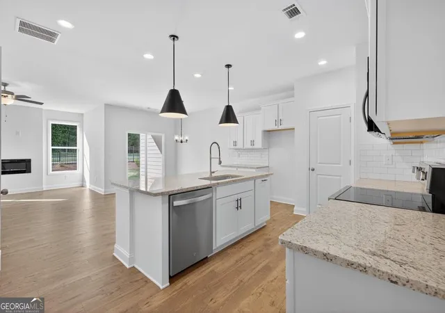 Photo 4 of Townhouse for sale at 145 Windsor Park Ct, Jefferson, GA 30549 | MLS# 10801869 | Listing updated on 2026-09-04