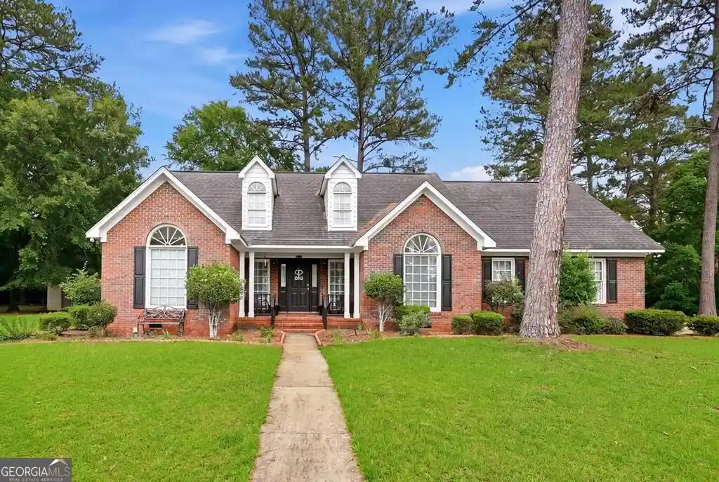 Single family home for sale at 2810 Doublegate Dr, Albany, GA 31721 | MLS# 10854382