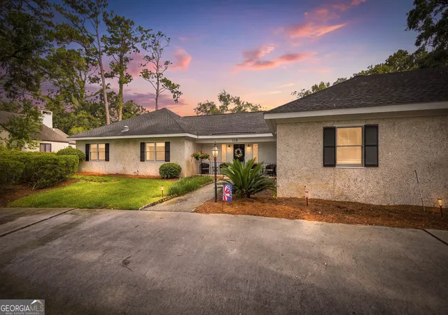 Photo 4 of Sale Pending at 135 Colonial Dr, St. Simons, GA 31522 | MLS# 10827932 | Listing updated on 2026-08-31