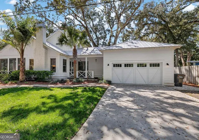 2nd image of 1925 Frederica Rd, St. Simons, GA 31522 | MLS# 10798670