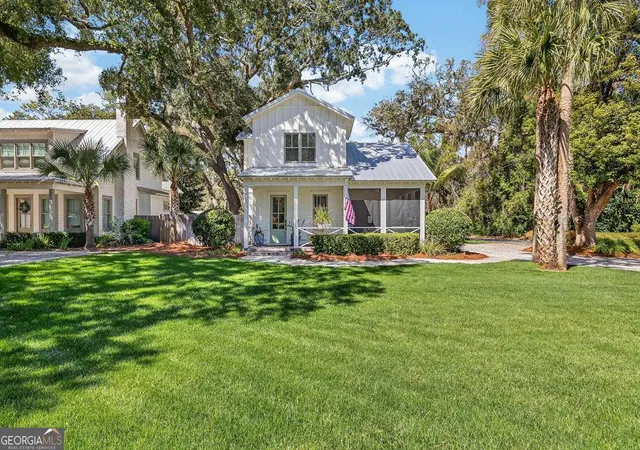 3rd image of 1925 Frederica Rd, St. Simons, GA 31522 | MLS# 10798670