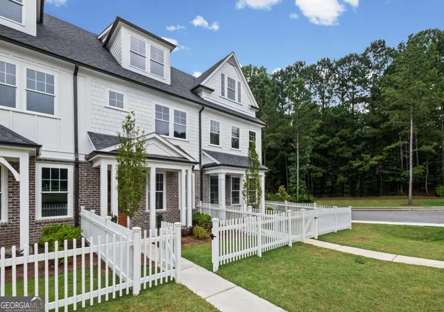 Photo 3 of Townhouse for sale at 236 Village Overlook #L3, Canton, GA 30114 | MLS# 10815696 | Listing updated on 2026-09-11