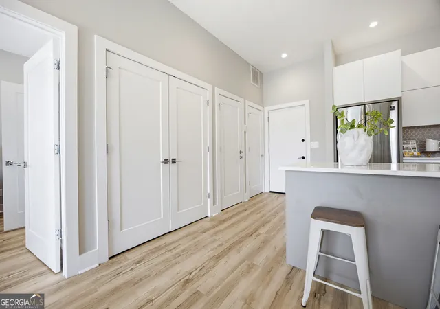 Listing Photo 5 - Condo for sale in building located at 1155 Custer Ave Se, Atlanta, GA 30316 - Unit #201