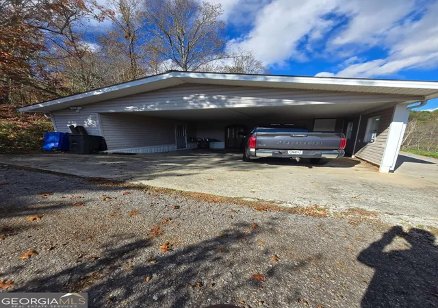 Photo 3 of Single family home for sale at 325 Scataway Rd, Hiawassee, GA 30546 | MLS# 10462857 | Listing updated on 2026-01-30