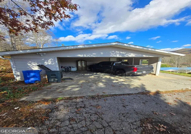 Photo 4 of Single family home for sale at 325 Scataway Rd, Hiawassee, GA 30546 | MLS# 10462857 | Listing updated on 2026-01-30