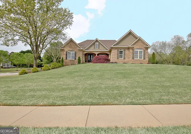 Photo 2 of Single family home for sale at 100 Wickham Dr, Tyrone, GA 30290 | MLS# 10825827 | Listing updated on 2026-09-10