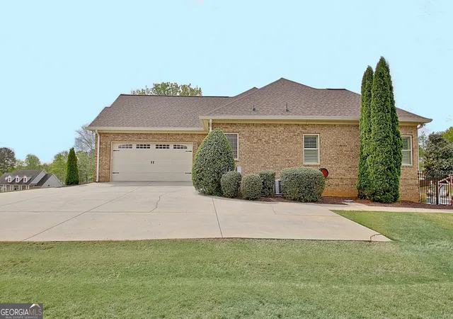 Photo 3 of Single family home for sale at 100 Wickham Dr, Tyrone, GA 30290 | MLS# 10825827 | Listing updated on 2026-09-10
