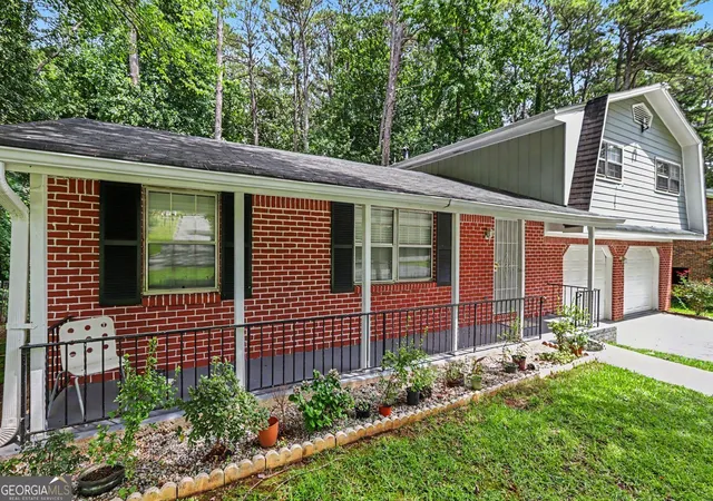 Photo 2 of Single family home for sale at 815 Dunleith Ct, Stone Mountain, GA 30083 | MLS# 10810875 | Listing updated on 2026-09-17