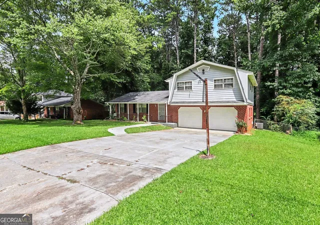 Photo 4 of Single family home for sale at 815 Dunleith Ct, Stone Mountain, GA 30083 | MLS# 10810875 | Listing updated on 2026-09-20