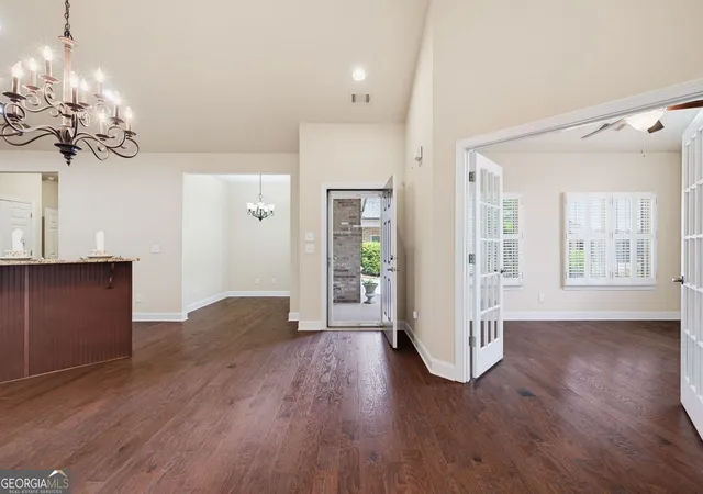 Listing Photo 4 - Condo for sale in building located at 6129 Brookhaven Cir, Johns Creek, GA 30097