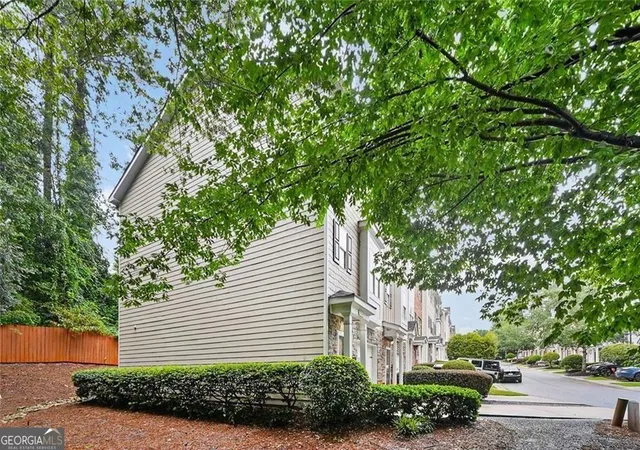Photo 19 of Townhouse for sale at 3034 Lauren Parc Rd, Decatur, GA 30032 | MLS# 10820704 | Listing updated on 2026-08-28