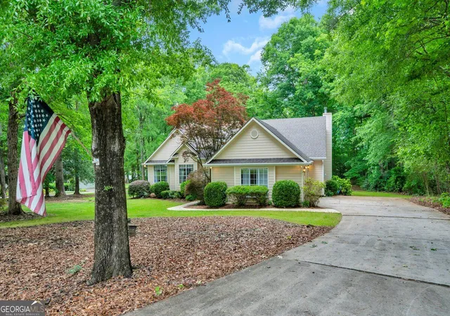 Single family home for sale at 65 Pointe View Ct, Jackson, GA 30233 | MLS# 10880536