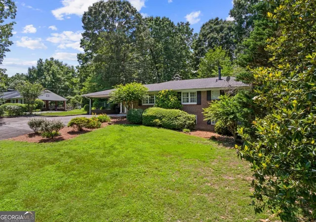 Photo 2 of Single family home for sale at 204 Sherwood Dr, Calhoun, GA 30701 | MLS# 10786262 | Listing updated on 2026-09-11