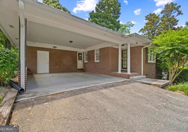 Photo 3 of Single family home for sale at 204 Sherwood Dr, Calhoun, GA 30701 | MLS# 10786262 | Listing updated on 2026-09-11