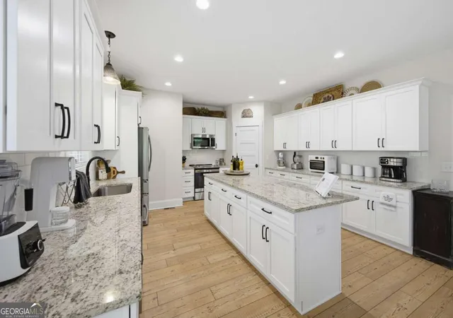 Photo 4 of Single family home for sale at 566 Roper Dr, Clarkesville, GA 30523 | MLS# 10790035 | Listing updated on 2026-07-08