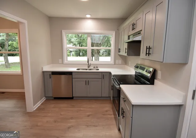 2nd image of 403 Atlanta St, Barnesville, GA 30204 | MLS# 10819151