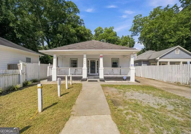 Photo 4 of Single family home for sale at 964 Mayson Turner Rd Nw, Atlanta, GA 30314 | MLS# 10827380 | Listing updated on 2026-10-20