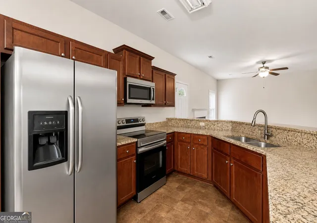 Photo 4 of Single family home for sale at 425 Cathedral Dr, Mcdonough, GA 30253 | MLS# 10822130 | Listing updated on 2026-08-22