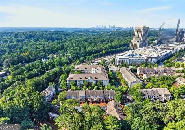 Listing Photo 2 - Condo for sale in building located at 3635 E Paces Cir Ne, Atlanta, GA 30326 - Unit #1120