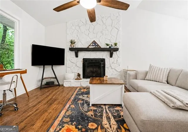 Photo 3 of Sale Pending at 1172 Ridgeside Dr NW, Acworth, GA 30102 | MLS# 10783311 | Listing updated on 2026-10-30