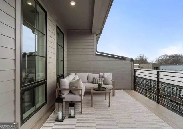 Listing Photo 3 - Condo for sale in building located at 919 Hughley Cir SE, Atlanta, GA 30316 - Unit #72