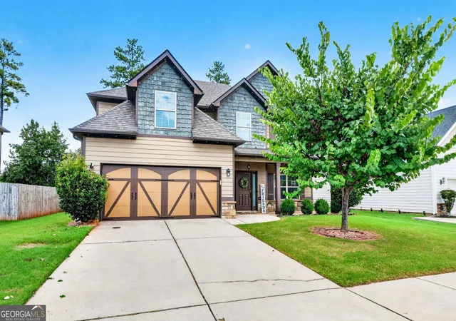 Photo 4 of Single family home for sale at 217 Cliffhaven Cir, Newnan, GA 30263 | MLS# 10822950 | Listing updated on 2026-09-19