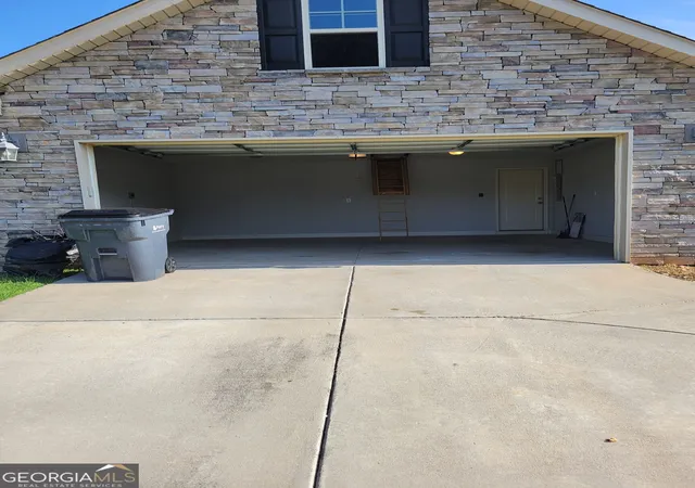 Photo 2 of Sale Pending at 319 Gibson Cir, Kathleen, GA 31047 | MLS# 10723707 | Listing updated on 2026-08-19