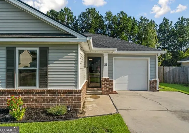 Photo 2 of Single family home for sale at 28 Twin Oaks Pl, Savannah, GA 31407 | MLS# 10774027 | Listing updated on 2026-08-02