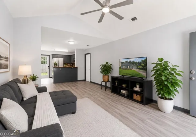 Photo 3 of Single family home for sale at 28 Twin Oaks Pl, Savannah, GA 31407 | MLS# 10774027 | Listing updated on 2026-08-02