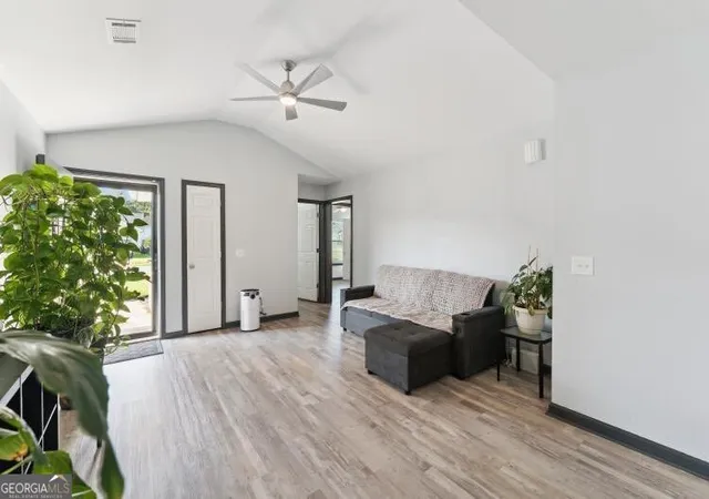 Photo 3 of Single family home for sale at 28 Twin Oaks Pl, Savannah, GA 31407 | MLS# 10774027 | Listing updated on 2026-08-02