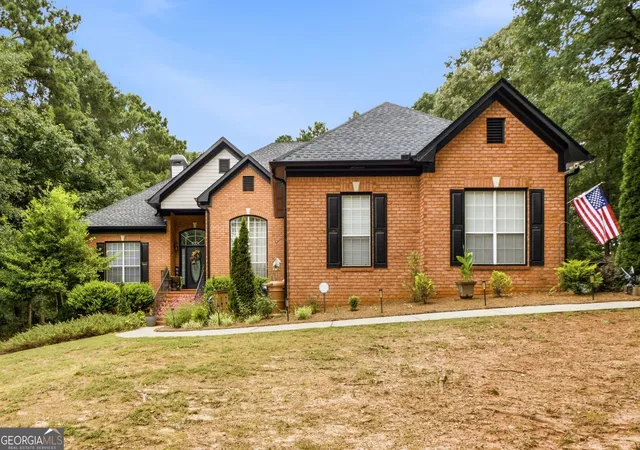 Photo 3 of Sale Pending at 1632 Woodridge Bnd, Mcdonough, GA 30252 | MLS# 10810913 | Listing updated on 2026-09-04