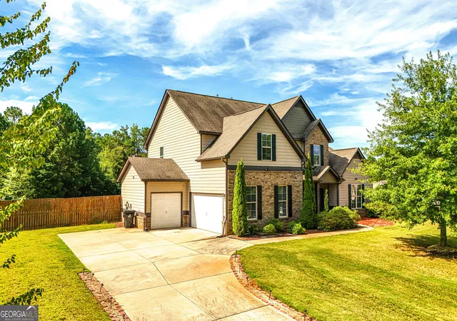 Photo 3 of Single family home for sale at 205 Vandalay Wy, Locust Grove, GA 30248 | MLS# 10832764 | Listing updated on 2026-09-08