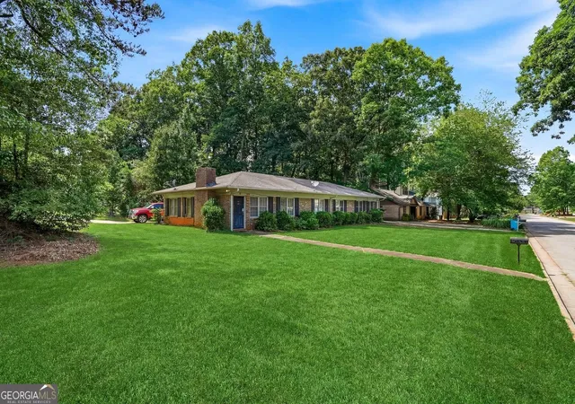 3rd image of 2124 Golfview Dr Se, Conyers, GA 30013 | MLS# 10780282